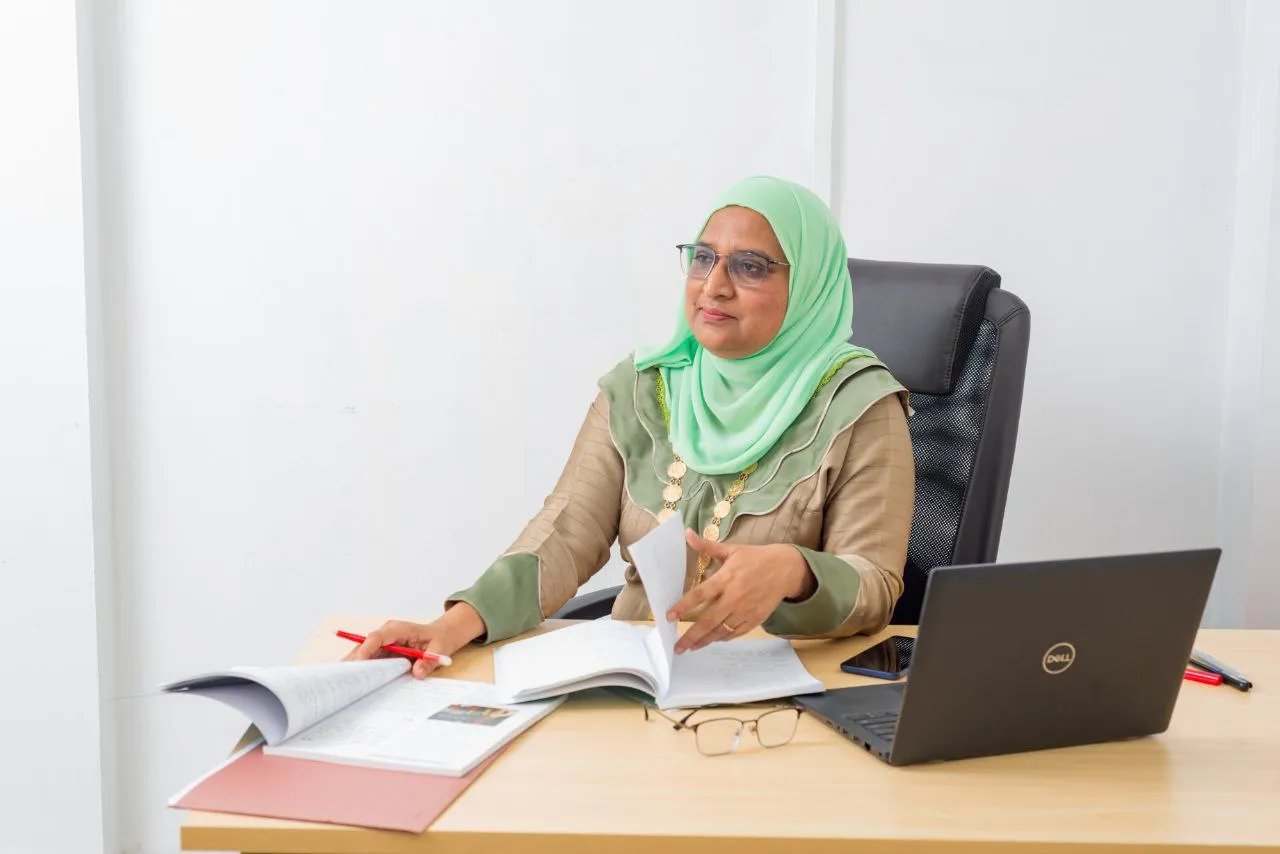 ކައުންސިލްތަކަކީ ހަމައެކަނި ސިޔާސީ މަސައްކަތް ކުރާ ތަނަކަށް ވެގެން ނުވާނެ: ޢާޒިމާ