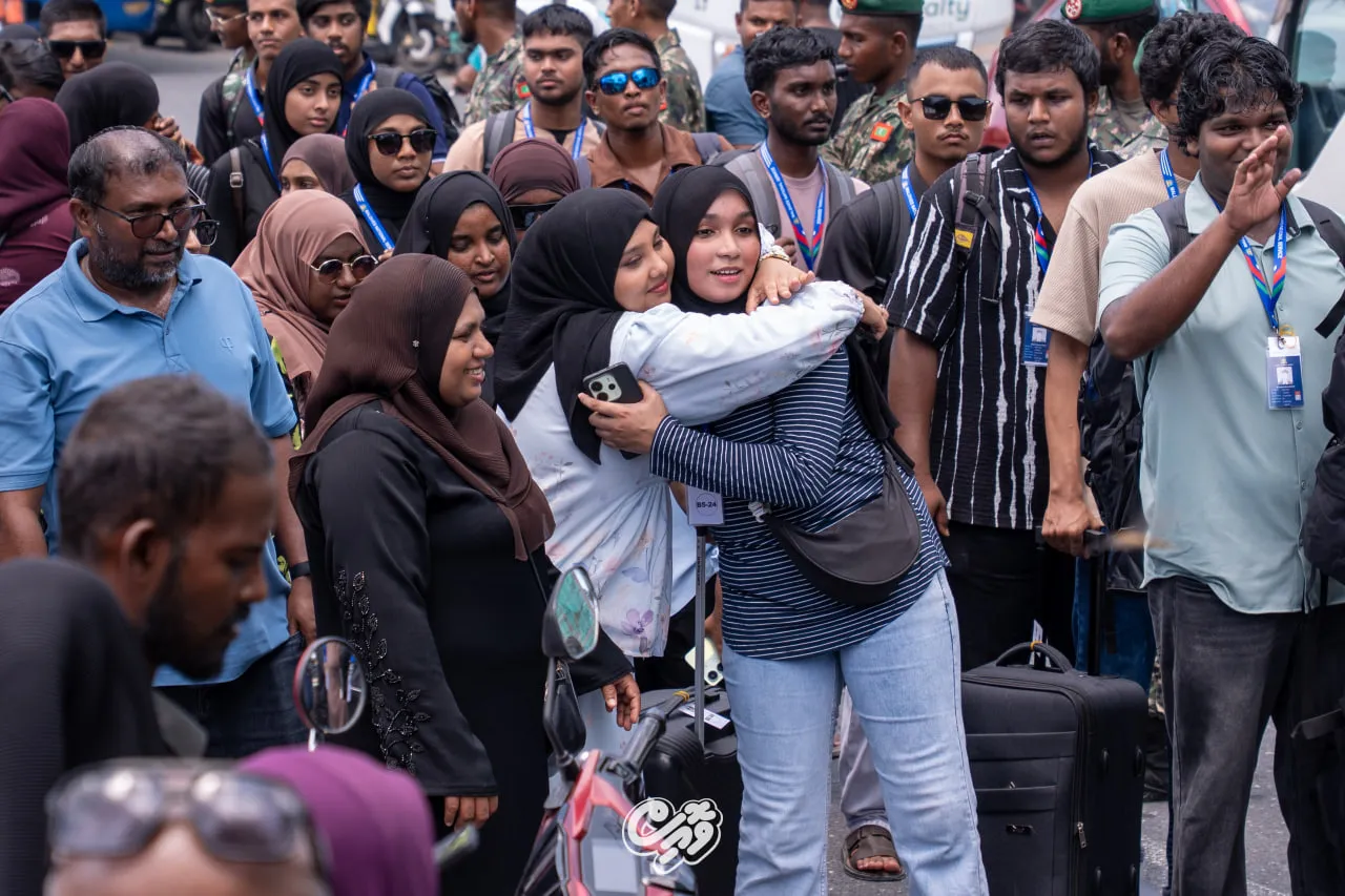 ދިވެހި ވަޠަނީ ޚިދުމަތުގެ 4 ވަނަ ބެޗްގެ ދަރިވަރުން، އަސާސީ ތަމްރީންތަކަށް ފުރުން
