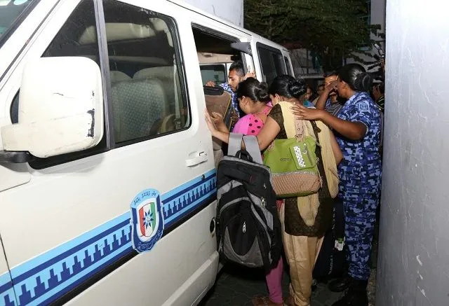 ހަށިވިއްކުމުގެ ތުހުމަތުގައި ހައްޔަރު ކުރި އެކަކު ބުނީ ރާއްޖެ އައީ ފިރިމީހާއާ އެކު ޗުއްޓީ ހޭދަކޮށްލަން ކަމަށް