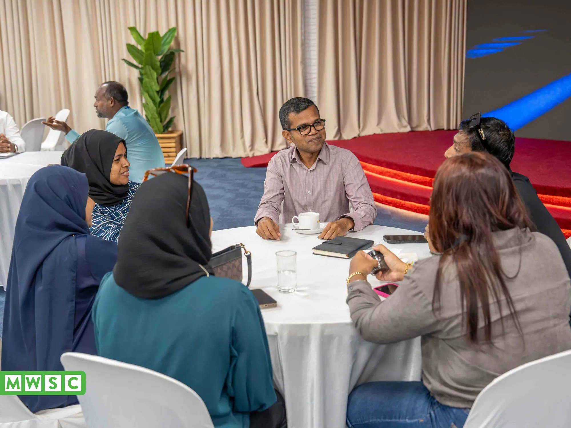 ދިވެހި މީޑިއާއާއެކު ބޭއްވި "ލެޓްސް ކަނެކްޓް" އިވެންޓުގެ ތެރެއިން - ފޮޓޯ: އެމްޑަބްލިއުއެސްސީ