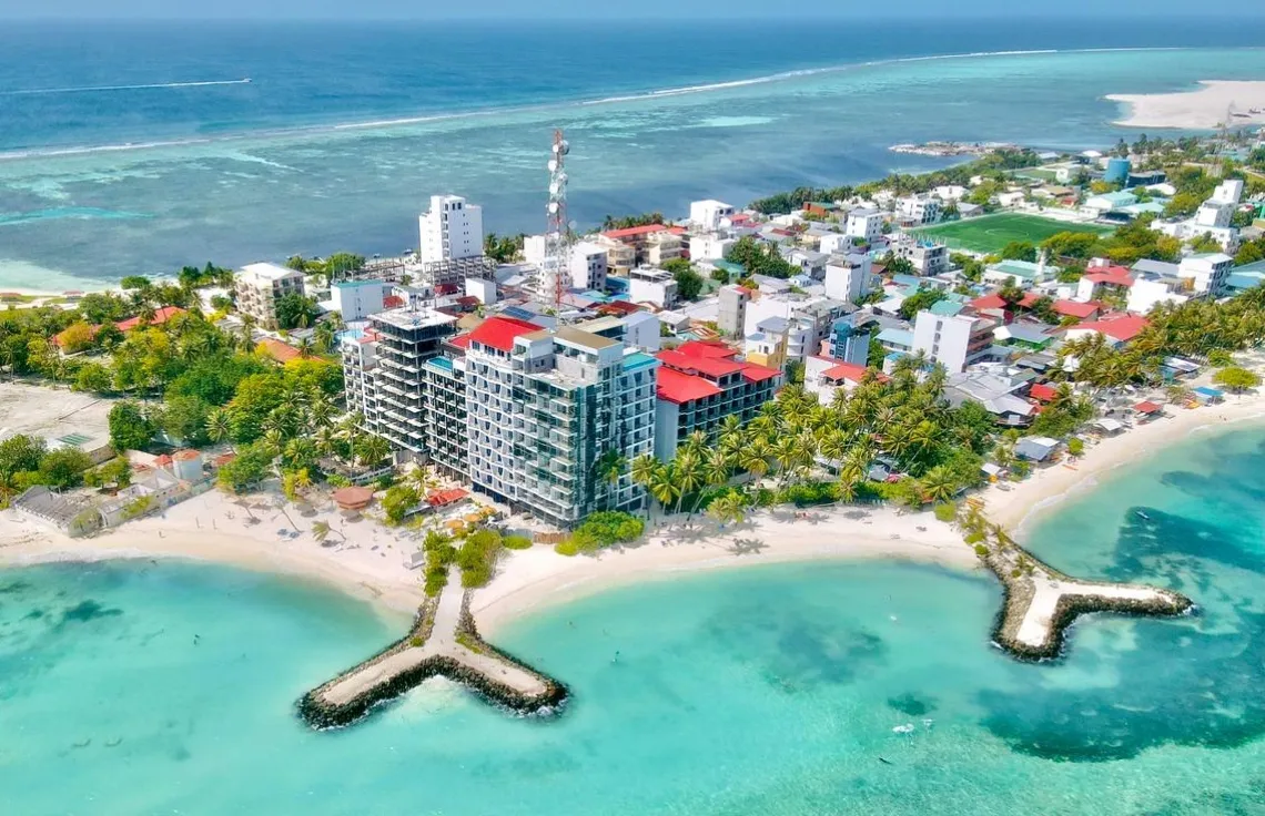 ޑައިވިނަށް ދިޔަ އަންހެނަކަށް މިޔަރެއް ހަމަލާދީގެން ފަރުވާ ދެނީ