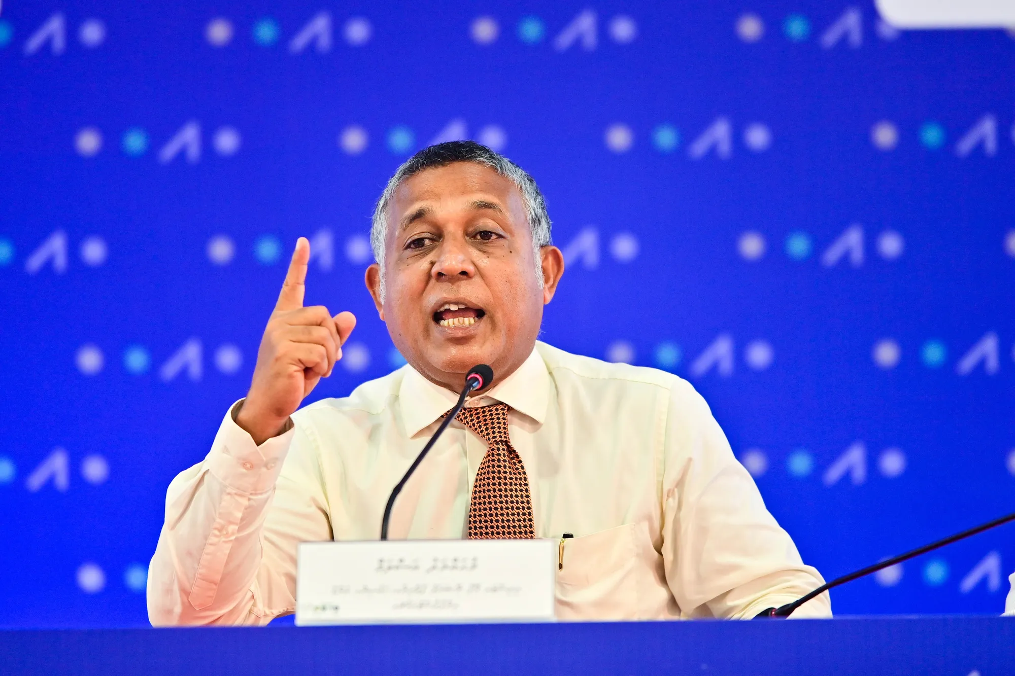 ނަޝީދުގެ އަރިސް އަސްލަމްގެ ތާއީދު ފައިޞަލް އާއި އާޒިމް އަށް