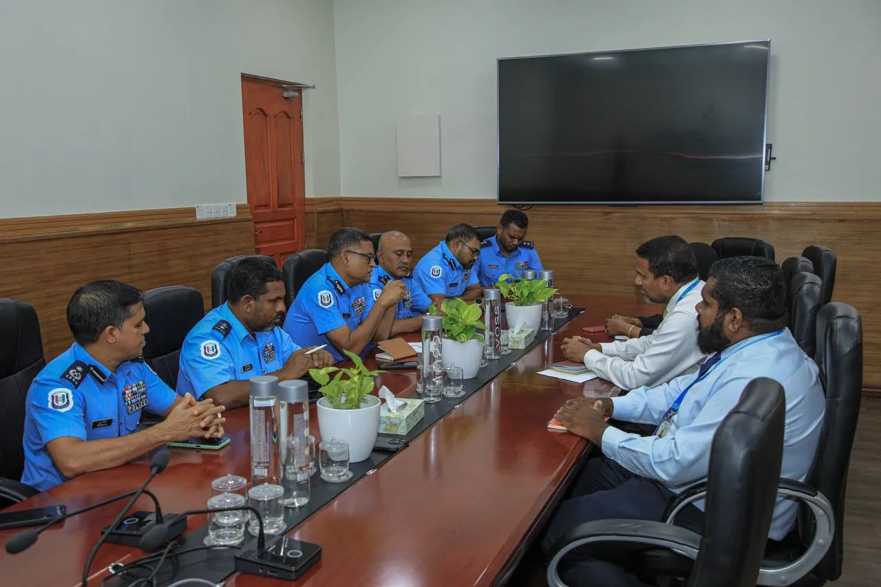 ކޮމިޝަނަރ އޮފް ޕޮލިސް ލ އަތޮޅަށް ވަޑައިގެންފި