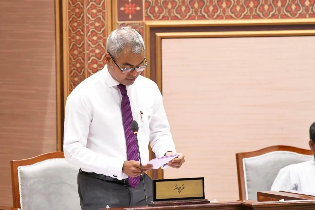 ވަޒީރު ޠާރިޤު އިބްރާޙީމް: ފޮޓޯ/ މަޖިލިސް