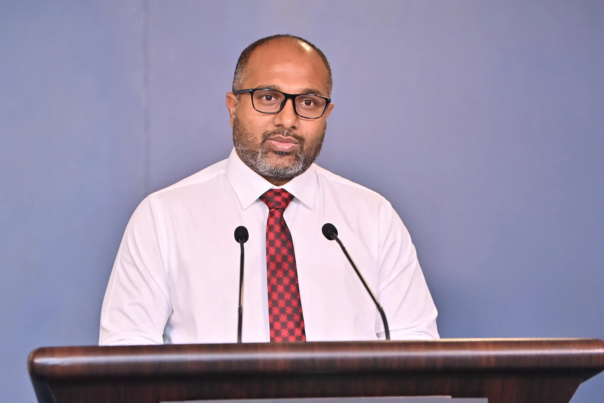 ވަޒީރު އަލީ އިހްސާން:ފޮޓޯ/ ރައީސް އޮފީސް