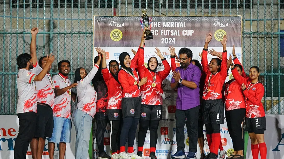 ވާދަވެރި ކުޅުމަކަށްފަހު ޕިންކް ޕެންތާސް ބަލިކޮށް ރެޑްނޯޓިސް ޗެންޕިއަންކަން ހޯދައިފި