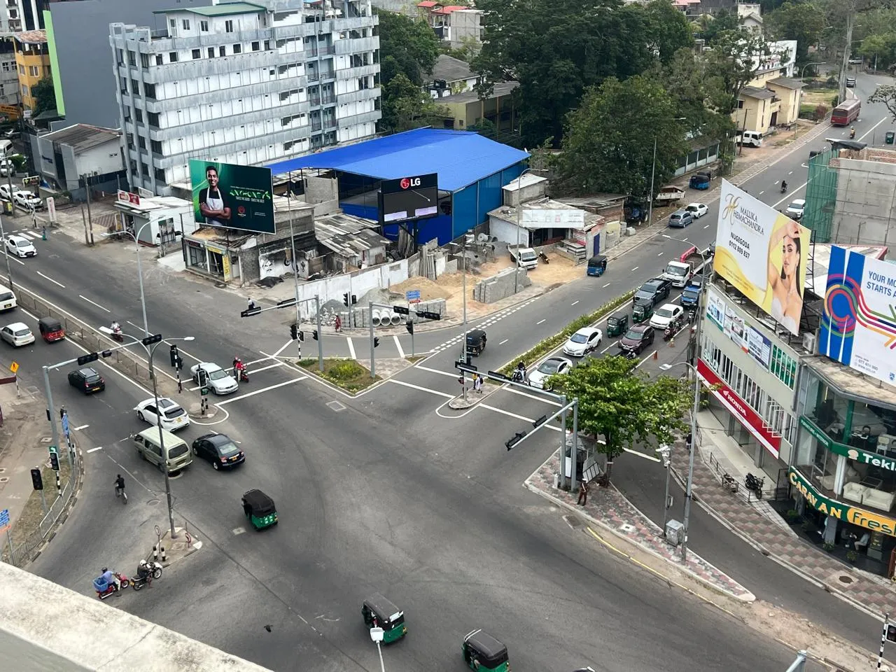 ސްރީލަންކާގެ ވެރިރަށް ކޮލަމްބޯގެ ސަރަހައްދެއް... ފޮޓޯ: ވޮއިސް