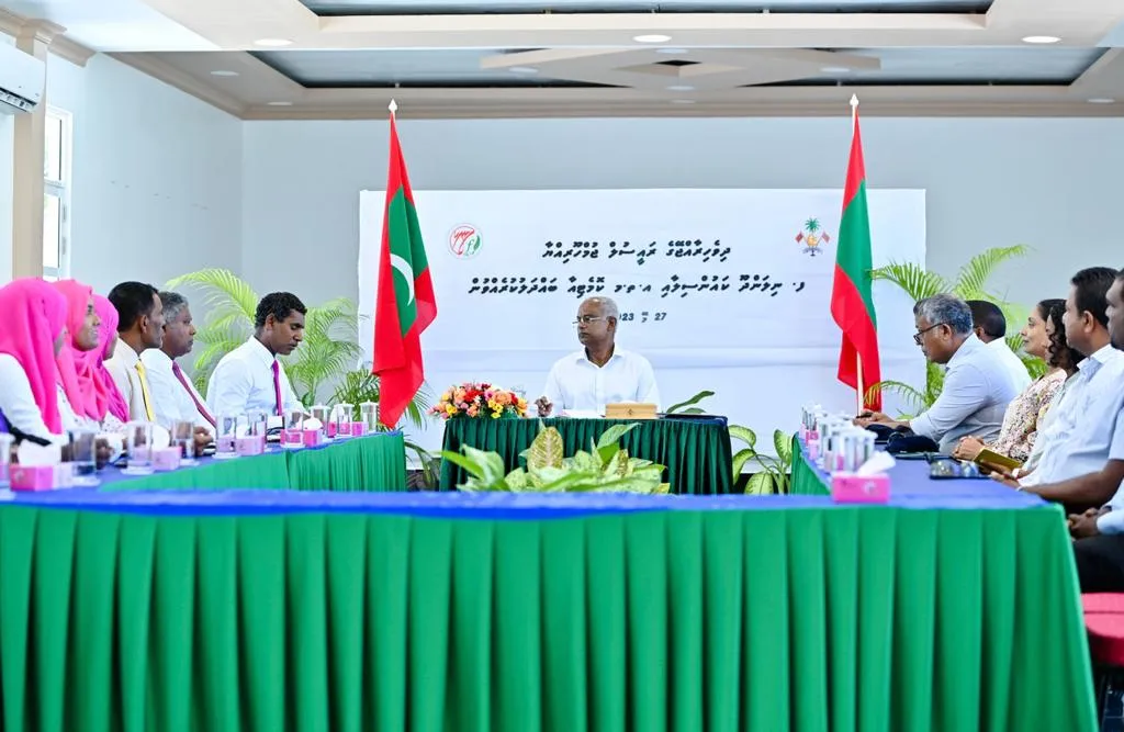 ރައީސްގެ ފ ދަތުރު: ނިލަންދޫ ކައުންސިލުން ރައްޔިތުންގެ ފަރާތުން 7 ކަމެއް ރައީސަށް ހުށައަޅައިފި