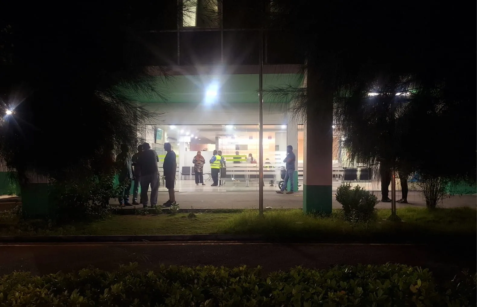 ވީއައިއޭ ޓާމިނަލް މަސައްކަތުގައި އުޅުނު ބިދޭސީންގެ މެދުގަައި މާރާމާރީއެއް: ބަޔަކަށް އަނިޔާވެ ފަރުވާ ދެނީ