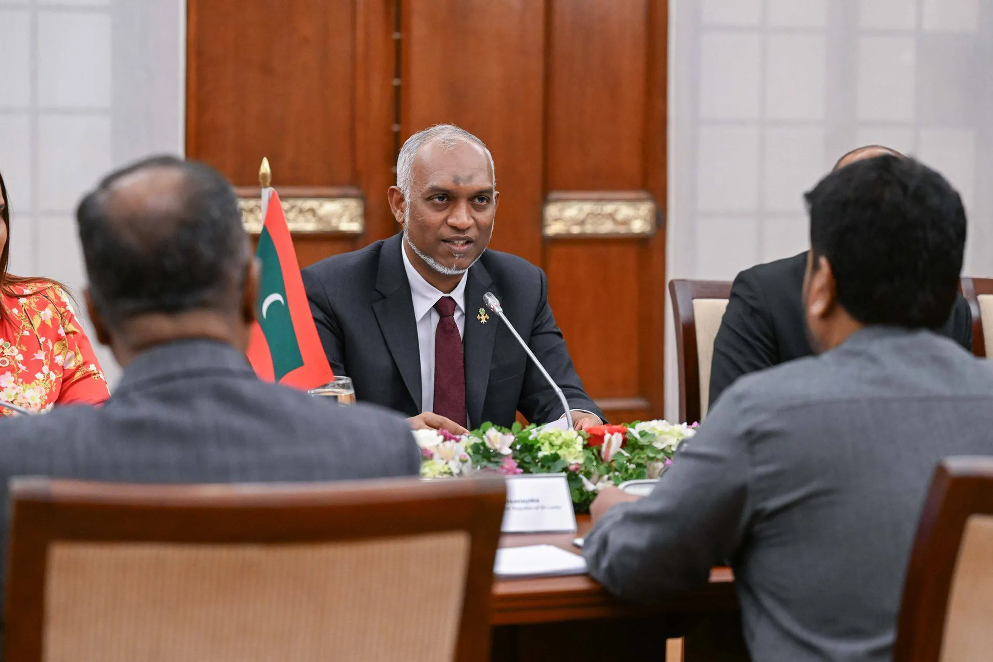 ރާއްޖެއާއި ލަންކާއާ ދެމެދު ރަަސްމީ މަޝްވަރާތައް: ގިނަ ދާއިރާ ތަކަކުން އެއްބާރުލުން ދިނުމަށް މަޝްވަރާކުރެވުނު