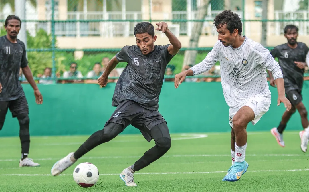 ކްރޮސްރޯޑްސް ބަލިކޮށް ގުރޫޕް އޭގެ އެއްވަނަ އެއްވަނަ މާދޫ އިން ހޯދައިފި