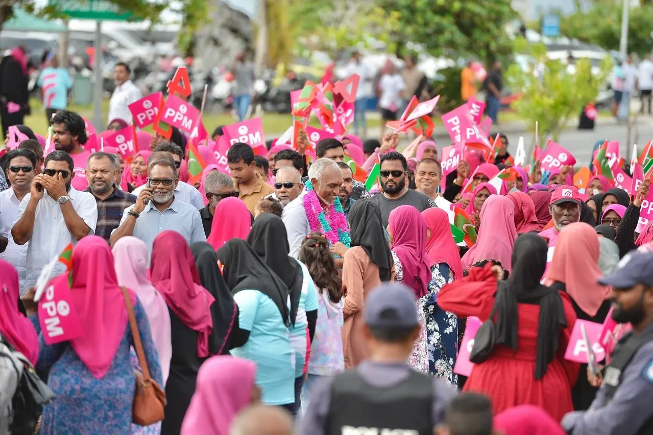 ޑރ މުޢިއްޒު މާދަމާ އަރި އަތޮޅަށް، ހުސެއިން ހުވަދުއަށް