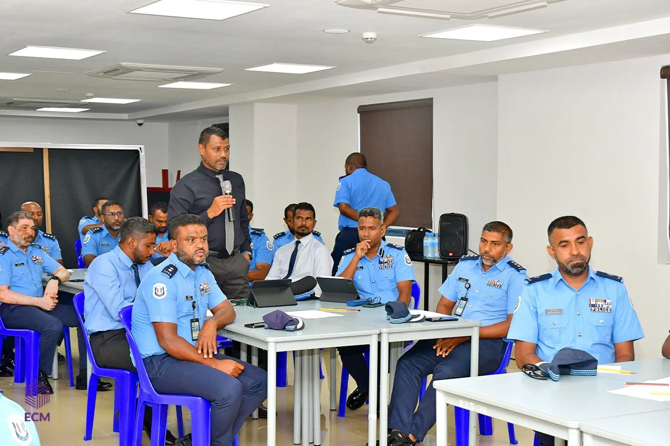ފުލުހުންގެ ކޮމާންޑަރުންނަށް ތަމްރީނު ދޭ ޕްރޮގްރާމް-- ފޮޓޯ: އީސީ