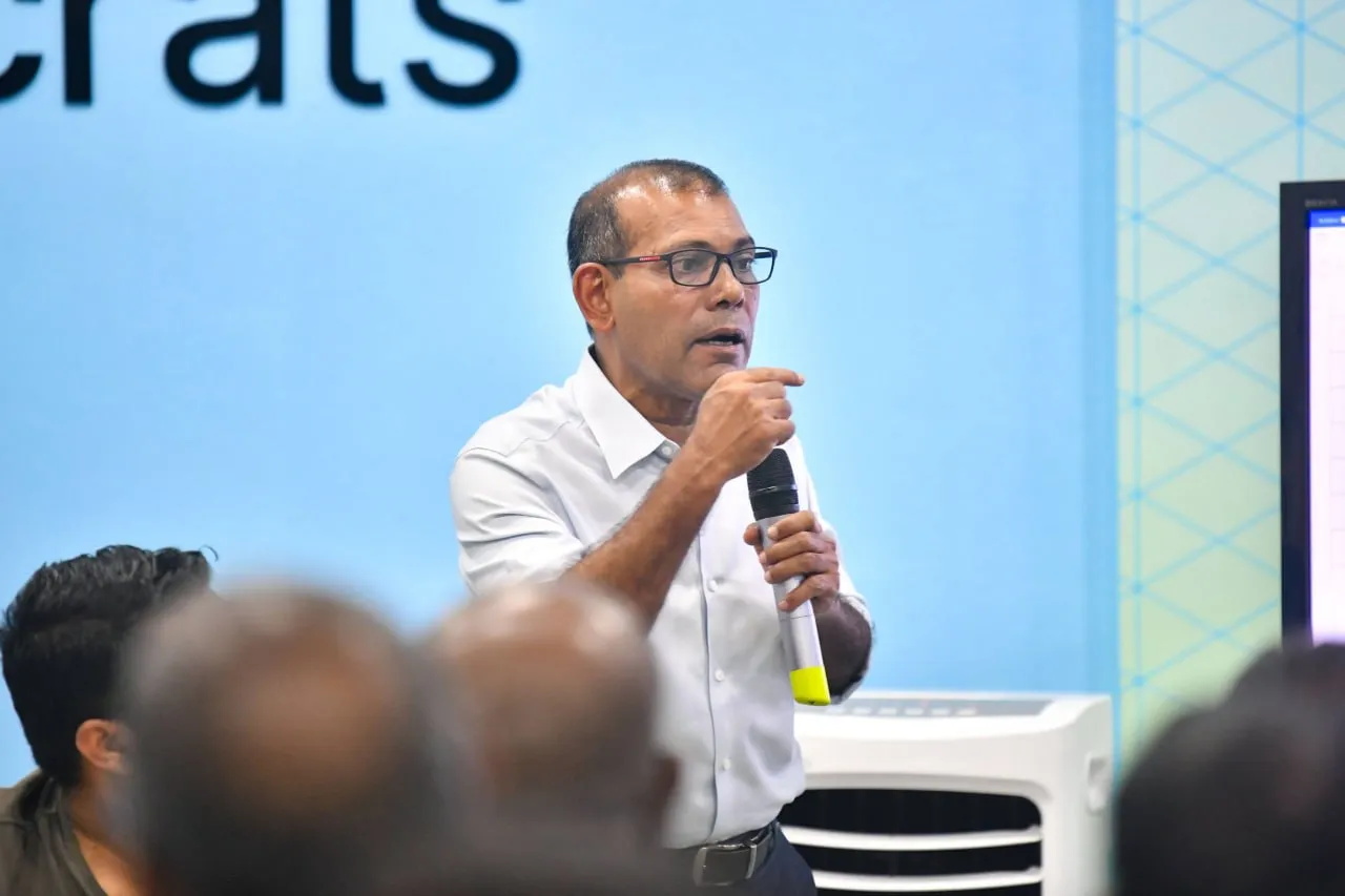 ހަރުމުދާ ވިއްކައިގެން ސަރުކާރުން ޤައުމުގެ މުއްސަދިކަން ހުސްކުރަމުންދާ ކަމަށް ނަޝީދު ވިދާޅުވެއްޖެ