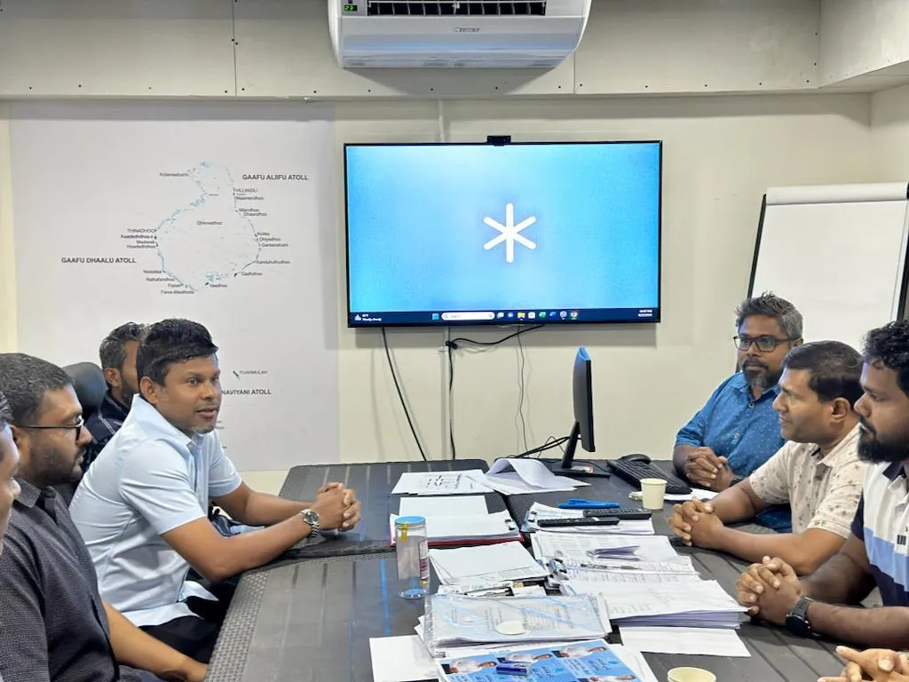 ޑިމޮކްރެޓްސްގެ އެޓޯލް ކޯޑިނޭޓަރުންގެ ތާއީދު ޑރ. މުޢިއްޒަށް!