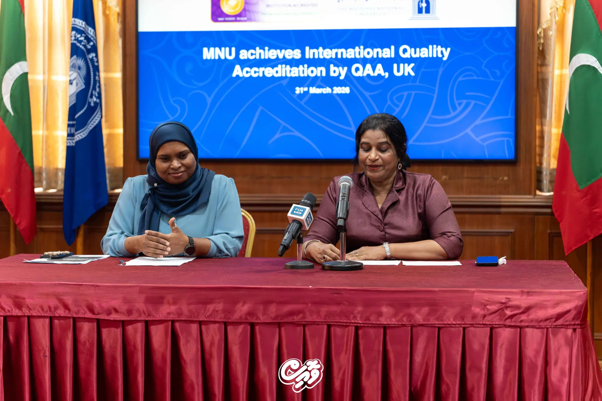 އެމް.އެން.ޔޫ އިން އިނގިރޭސިވިލާތުގެ ކިއު.އޭ.އޭ އެކްރެޑިޓޭޝަން ލިބުމާއި ގުޅިގެން ބޭއްވި ޕްރެސް ބްރީފިންގްގެ ތެރެއިން؛ ފޮޓޯ / ވޮއިސް