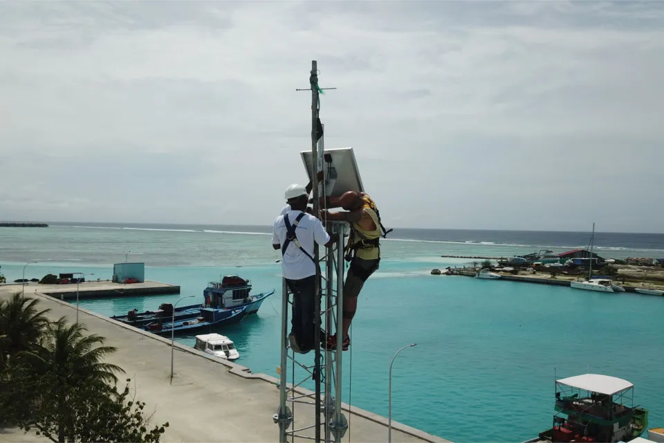 މޫސުން ދެނެގަންނާނެ އާލާތެއް މެޓް އޮފީހުން ގާއިމްކުރުމުގެ ތެރެއިން... ފޮޓޯ: ސީއޭއީ