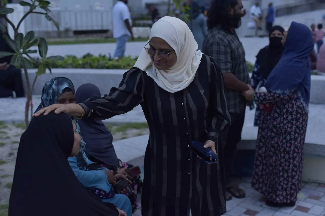 ޢާޒިމާ، ހުޅުމާލޭގައި ދޮރުން ދޮރަށް؛ އެންމެންގެ ކަންބޮޑުވުންތައް އެންމެ ގާތުން!