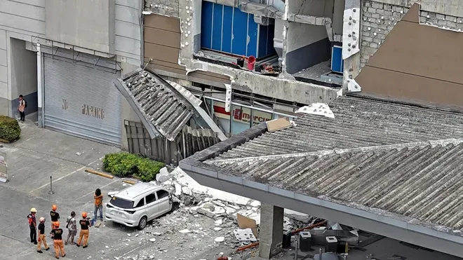 ފިލިޕީންސްއަށް އައި ބިންހެލުމަށް ފަހު ގެތައް ހަލާކުވެފައި / ފޮޓޯ: ޔޫއެސްއޭ ޓުޑޭ