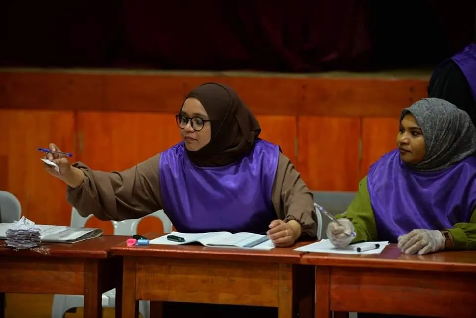 އަބޫދާބީ އާއި ޔޫކޭ ފިޔަވާ ހުރިހާ ތަނެއްގައިވެސް ވޯޓުލުން ފެށިއްޖެ