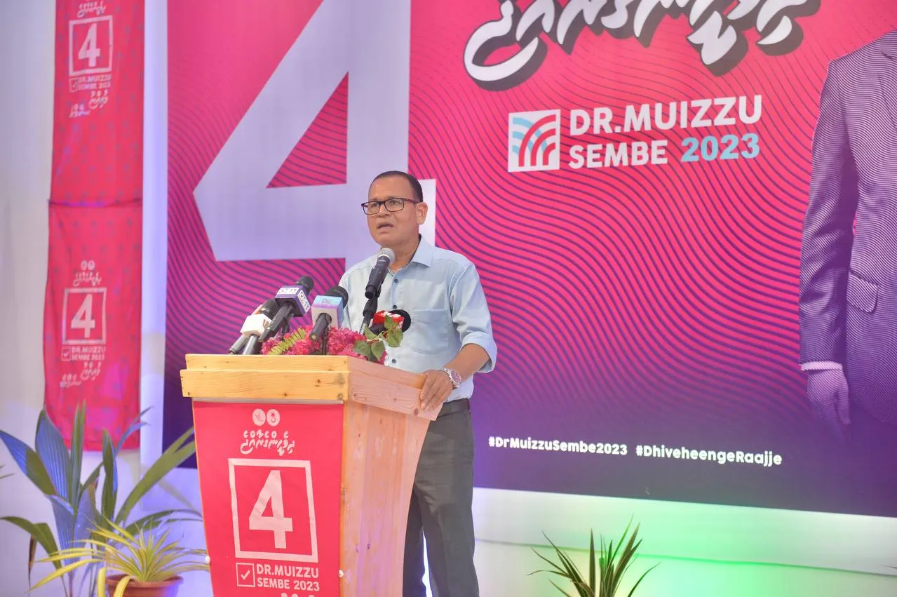 ނިޒާމީ ވޯޓުގެ ވާހަކަ ދައްކަވަމުން އެ ދަނީ ޤައުމީ މަސްލަހަތު ނަގާލުމަށް: އާދަމް ޝަރީފް