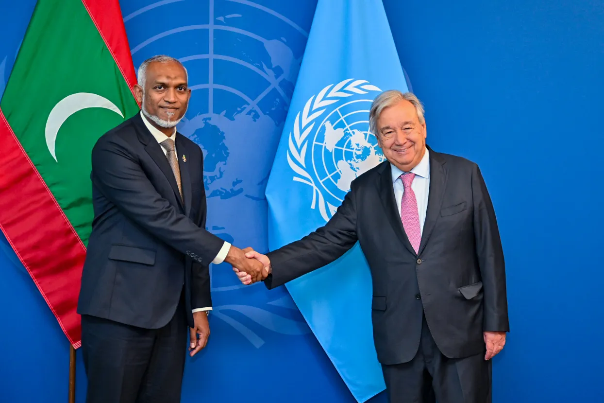 ރައީސް ޑރ.މުޢިއްޒު އާއި އދ. ގެ ސެކްރެޓަރީ ޖެނެރަލް އެންޓޯނިއޯ ގުޓާރޭޒް ބައްދަލުކުރެއްވުން-- ފޮޓޯ: ރައީސް އޮފީސް