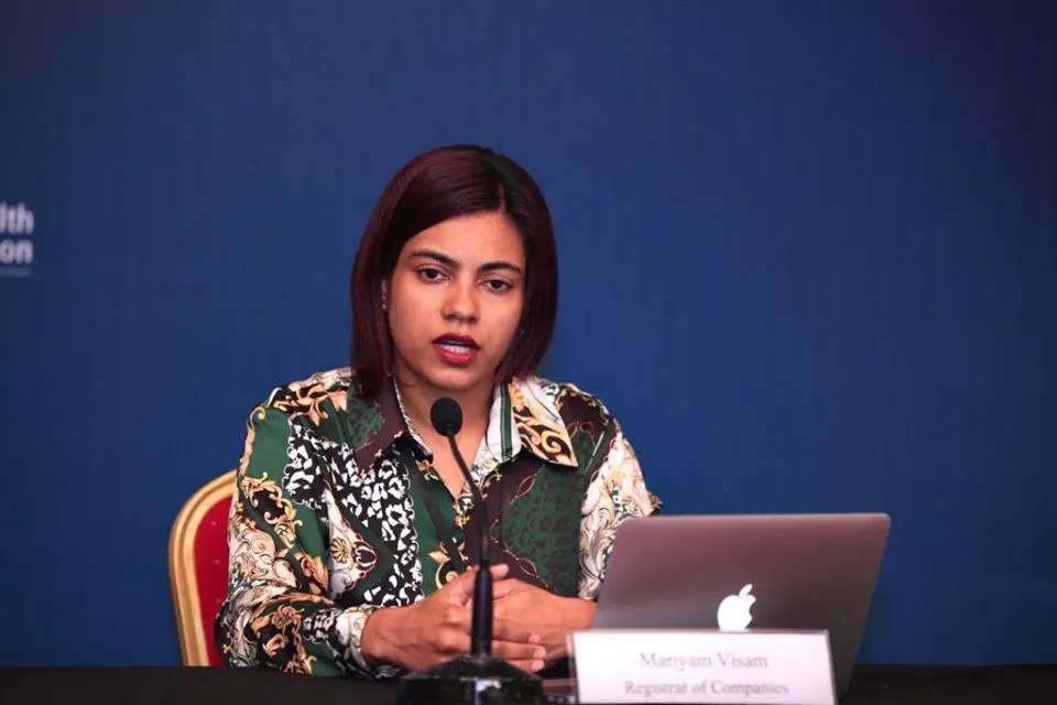 ފަންޑު މެނޭޖްމަންޓާއި އެޑްވައިޒަރީ ހިދުމަތް ދޭ، ފަސްޓް ނެޝަނަލް ކޯޕަރޭޝަންގެ ޗީފް ކޮމާޝަލް އޮފިސަރުގެ މަގާމަށް އައްޔަނުކުރެވުނު މަރިޔަމް ވިސާމް: ފޮޓޯ/ ރާއްޖެ އެމްވީ