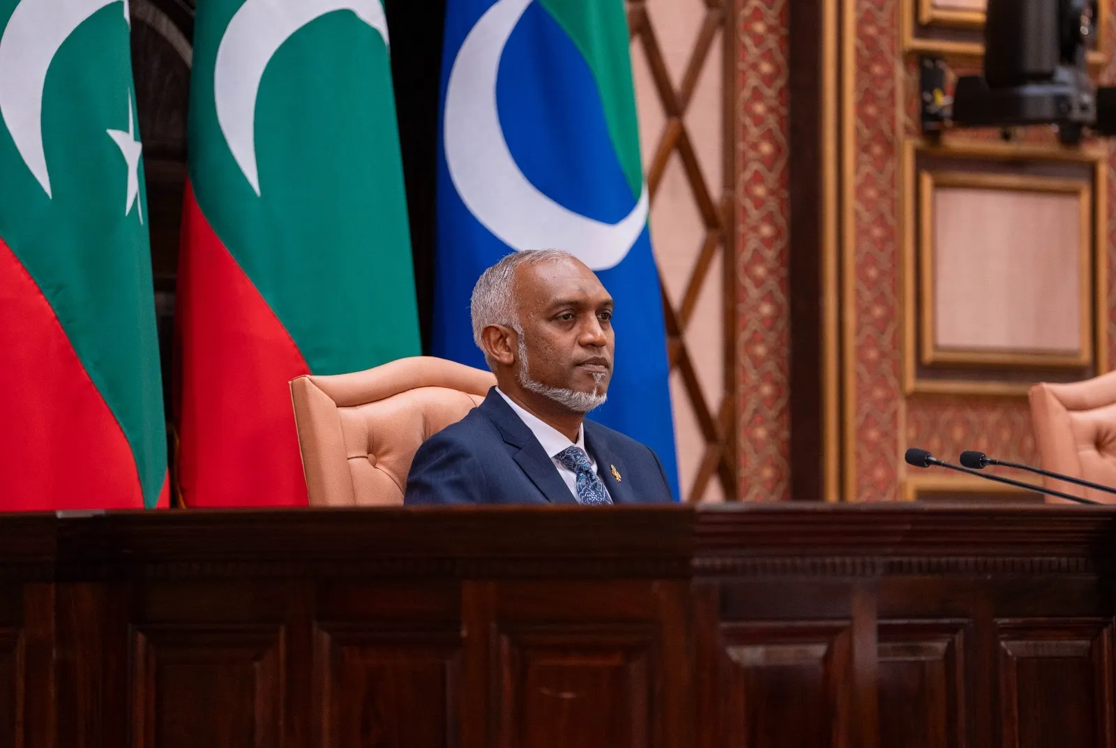 ރައީސް މުޢިއްޒު: ފޮޓޯ/ ރައީސް އޮފީސް