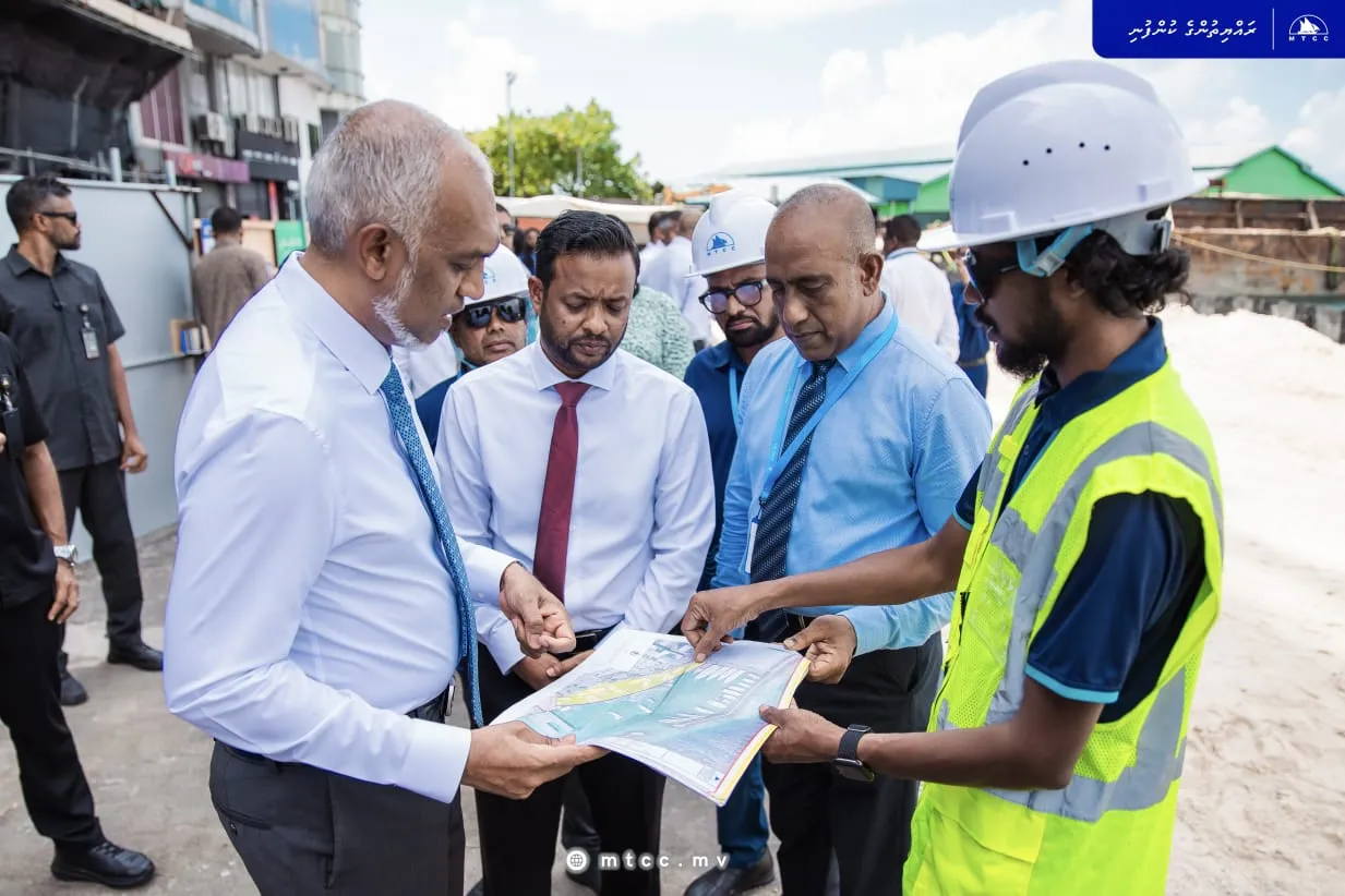 ރައީސް މުޢިއްޒު ބޮޑުތަކުރުފާނުގެ ސަރަޙައްދަށް ވަޑައިގެން ބައްލަވަނީ -- ފޮޓޯ: އެމްޓީސީސީ