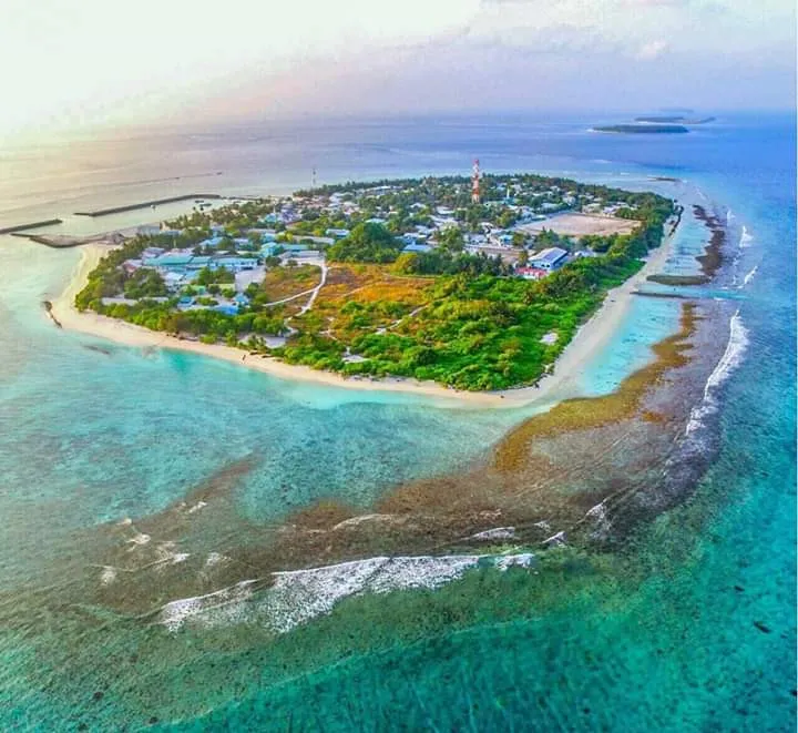 އުނގޫފަރުގައި ކަރަންޓުގައި ޖެހި ޒުވާނަކު ނިޔާވި މައްސަލައިގައި ފެނަކަ 50،000 ރުފިޔާއިން ޖޫރިމަނާކޮށްފި