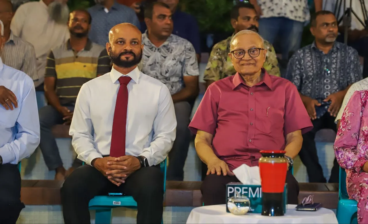 ޤައުމުގެ ހަމަޖެހުމަށްޓަކައި އިންތިޚާބީ ރައީސް އަށް އެއްބާރުލުން ދޭން ޖެހޭ: މައުމޫން