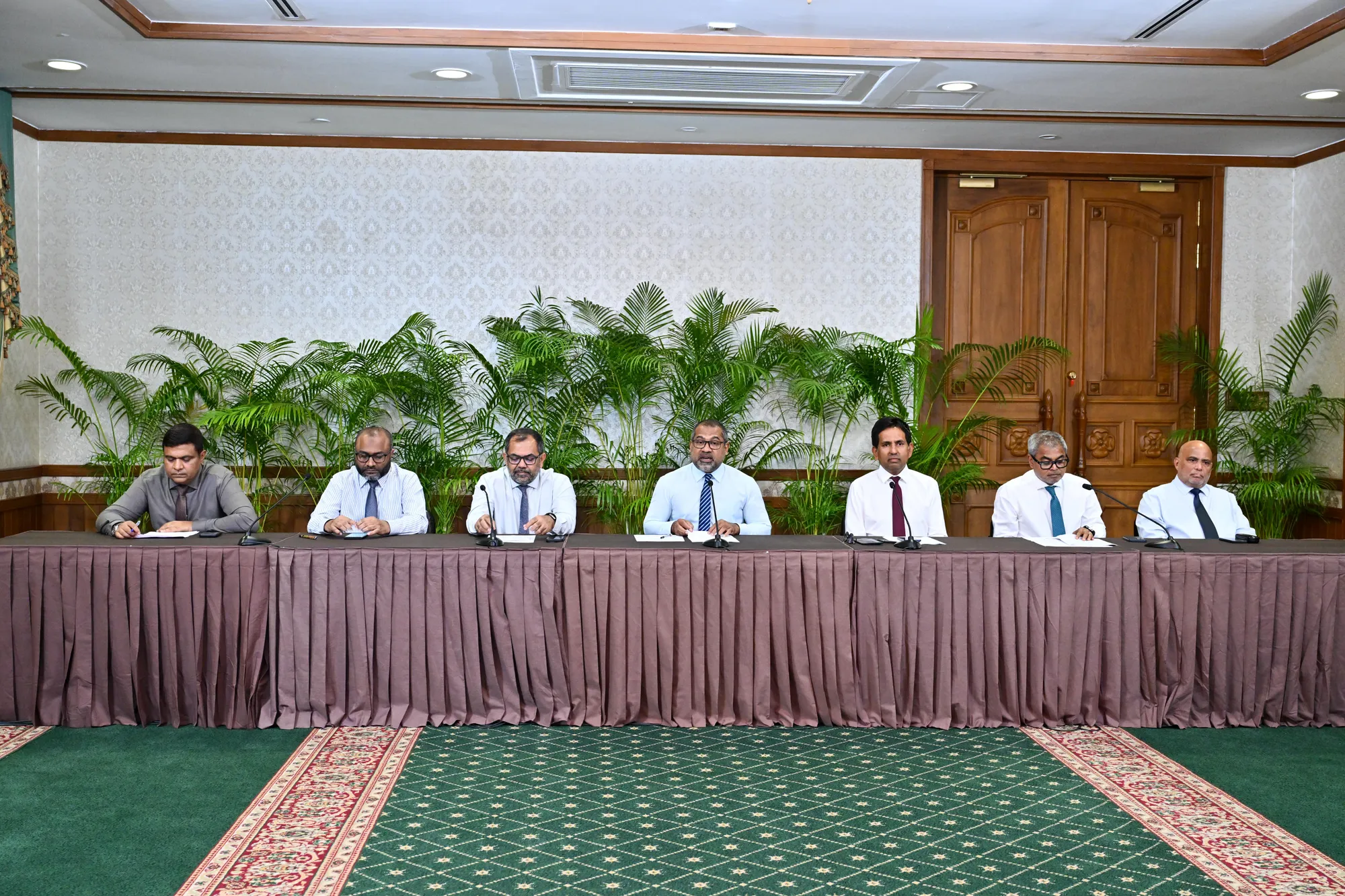 ވަޒީރުން މިއަދު ބޭއްވި ނޫސްވެރިންގެ ބައްދަލުވުމުގެ ތެރެއިން - ފޮޓޯ: ރައީސް އޮފީސް
