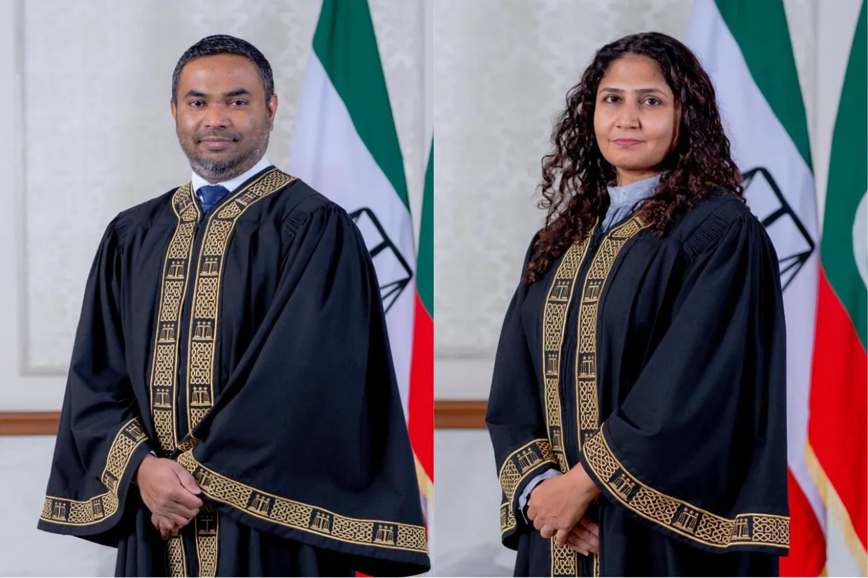 ސުޕްރީމް ކޯޓުގެ ދެ ފަނޑިޔާރުން ކަމަށްވާ ފަނޑިޔާރު މަހާޒް އަލީ ޒާހިރާއި އަޒްމިރަލްދާ ޒާހިރު: ފޮޓޯ/ ސްޕްރީމް ކޯޓް