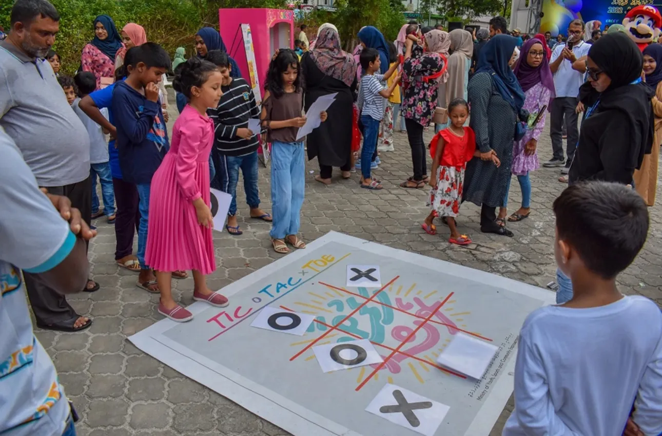 މީގެ ކުރިން ބޭއްވި ޢާއިލީ ހަވީރެއް: ފޮޓޯ/ ހޯމް މިނިސްޓްރީ