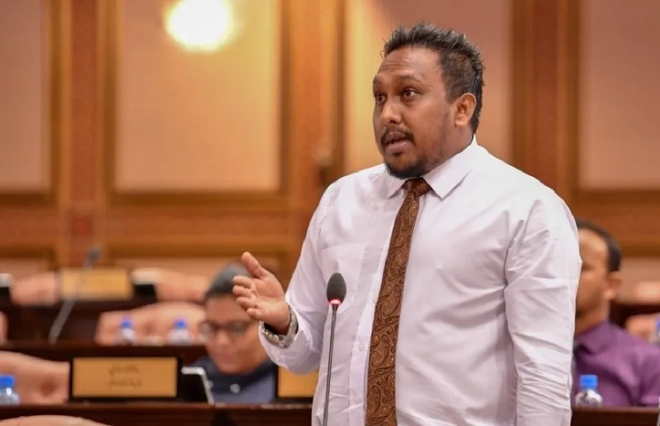 އަމިއްލަ ދިފާއުގައި ވާހަކަދައްކަން މަޖިލީހަށް ނާދެވުނު މީހަކަށް ޤައުމު ދިފާއުނުކުރެވޭނެ: ނަޝީދު