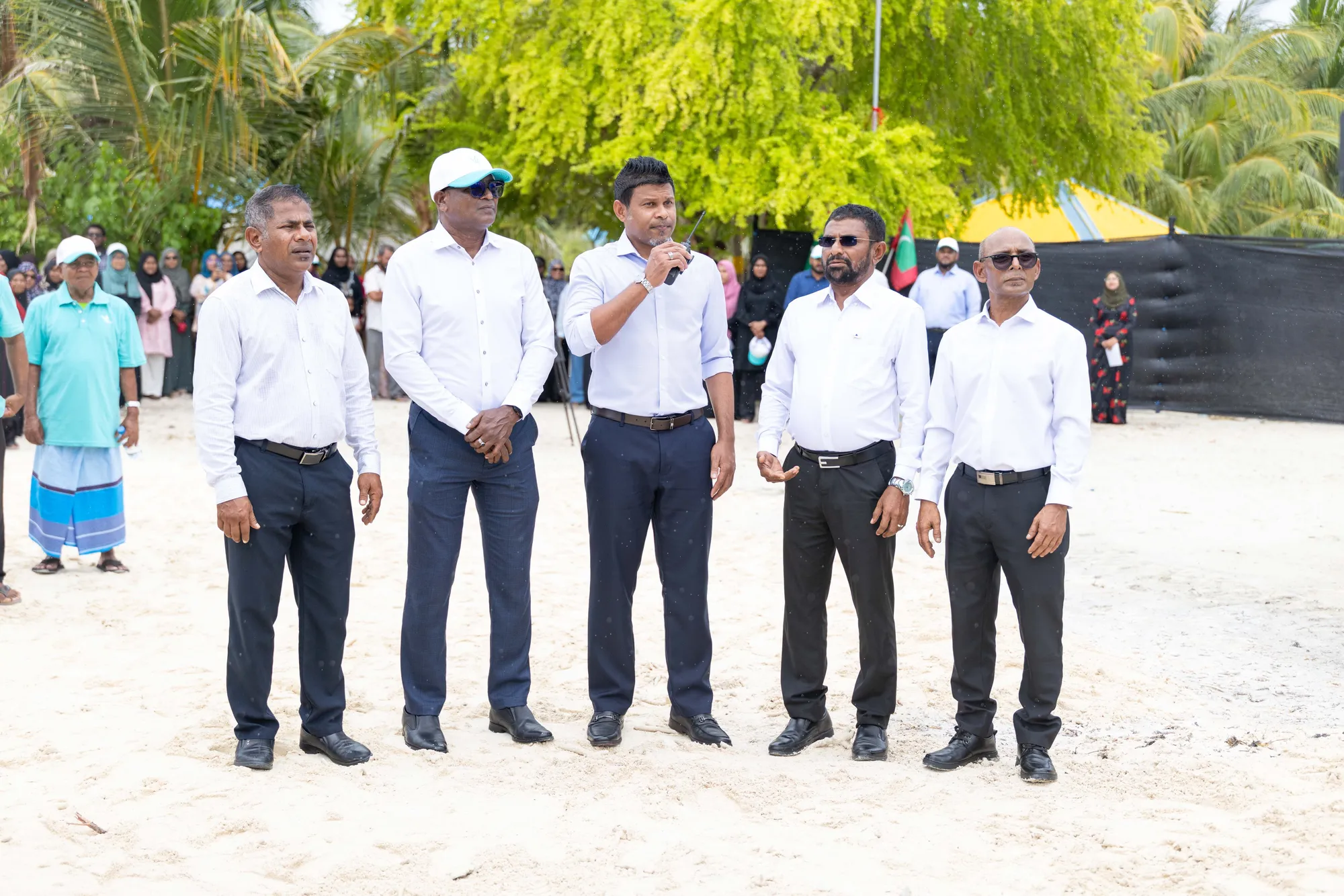 ގދ. މަޑަވެލީ ބިންހިއްކުމާއި ގޮނޑުދޮށް ހިމާޔަތްކުރުމުގެ މަޝްރޫޢުގެ އަމަލީ މަސައްކަތް ފެށުމުގެ ރަސްމިއްޔާތުގެ ތެރެއިން؛ ފޮޓޯ / މިނިސްޓްރީ އޮފް ކޮންސްޓްރަކްޝަން އެންޑް އިންފްރަސްޓްރަކްޗަރ
