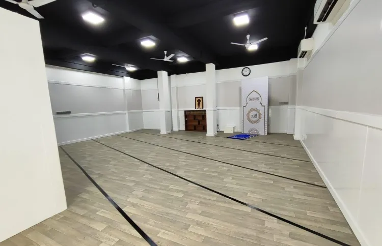 މިސްކިތުގައި ތިބި އަންހެނުންތަކަކަށް ޖިންސީ ގުނަވަން ދެއްކި މީހަކު ހައްޔަރުކޮށްފި