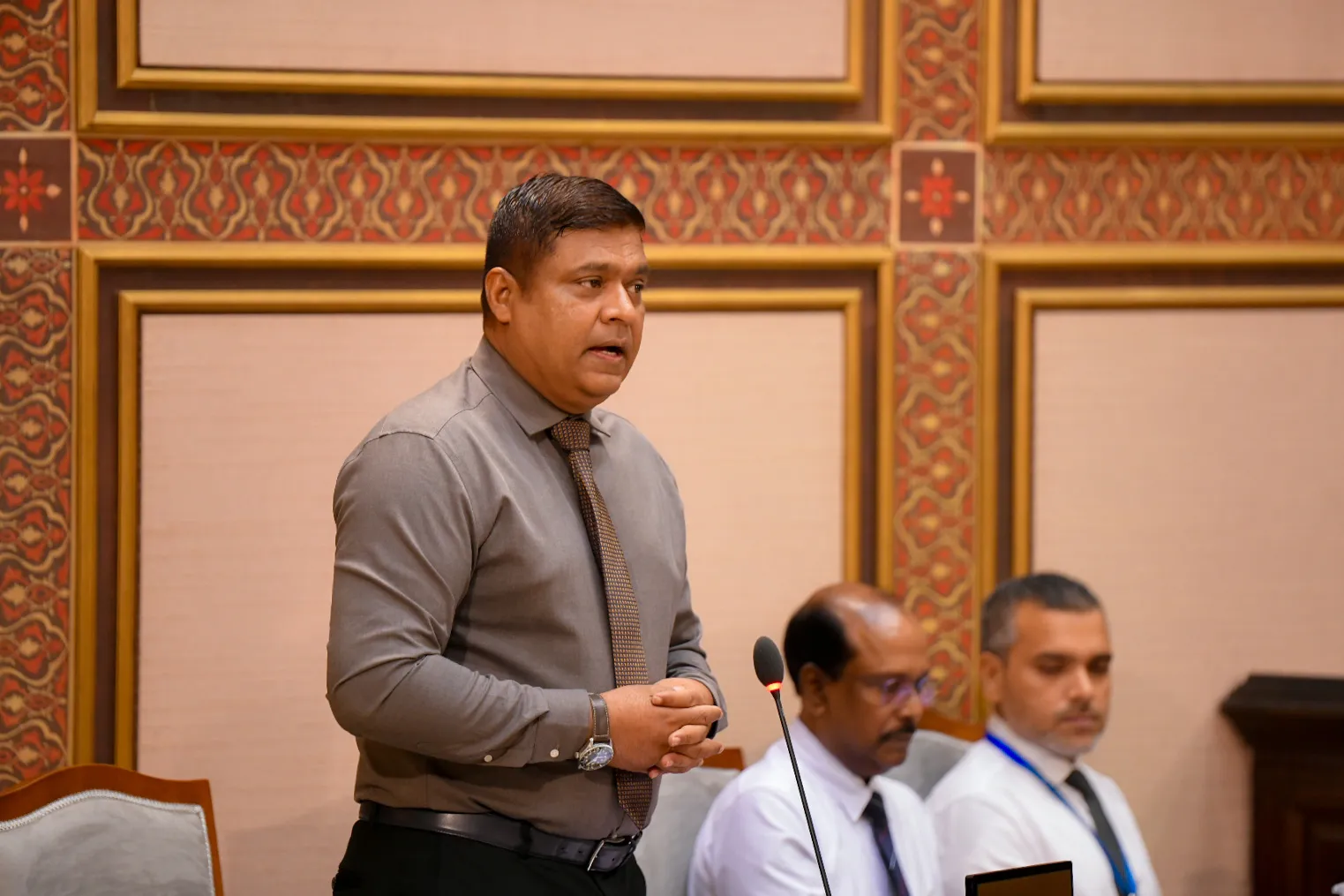 މަދަނީ އުދުހުންތަކާބެހޭ ވަޒީރު އަމީން- ފޮޓޯ/ މަޖިލިސް
