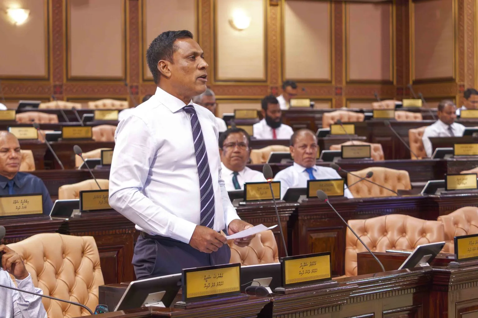 ހުޅުމާލެ ދެކުނު ދާއިރާގެ އެމްޑީޕީގެ މެންބަރު ޑރ. އަހުމަދު ޝަމްހީދު /ފޮޓޯ: މަޖިލިސް