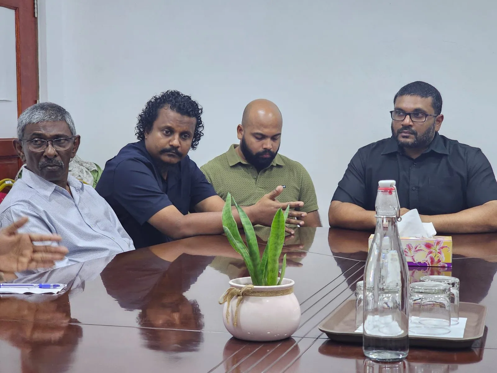 ޑިފެންސް މިނިސްޓަރ ފުވައްމުލަކް ސިޓީ ޕީޕީއެމްގެ އިސްބޭޅުލުންނާއި ބައްދަލުކުރައްވައިފި