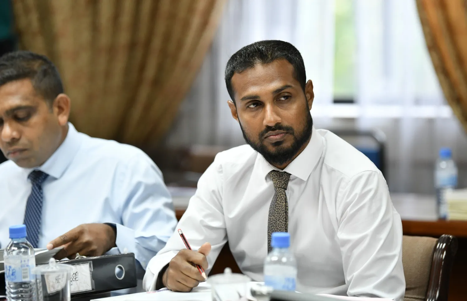 ފެނަކައިގެ އެމްޑީ މުއާޒް