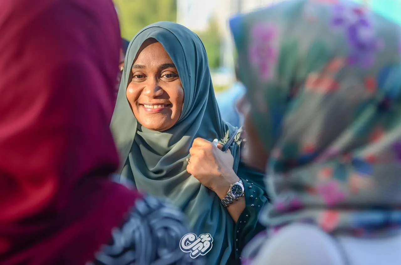 މެޑަމް ސާޖިދާ؛ ފޮޓޯ / ވޮއިސް