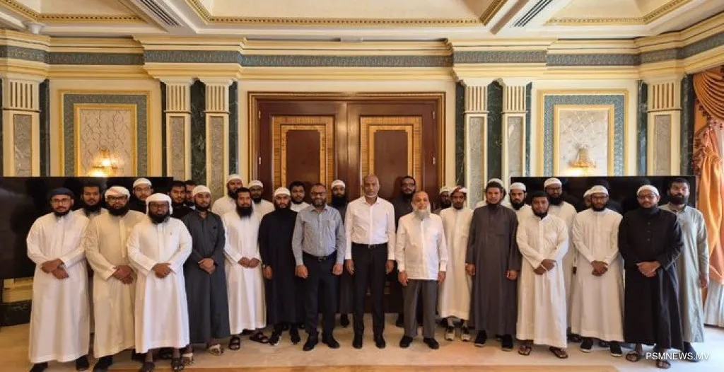 President Dr. Mohamed Muizzu in his meeting with Maldivian students studying in Madinah (Photo/President's Office)