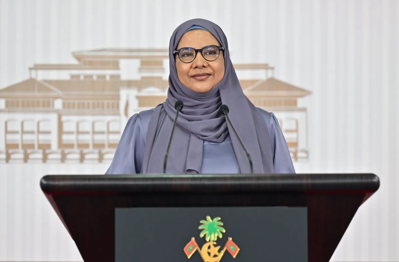 އިޖްތިމާޢީ އަދި ޢާއިލީ ތަރައްޤީއާ ބެހޭ ވަޒީރު ޑރ. ޢާއިޝަތު ޝިހާމް: ފޮޓޯ/ ރައީސް އޮފީސް