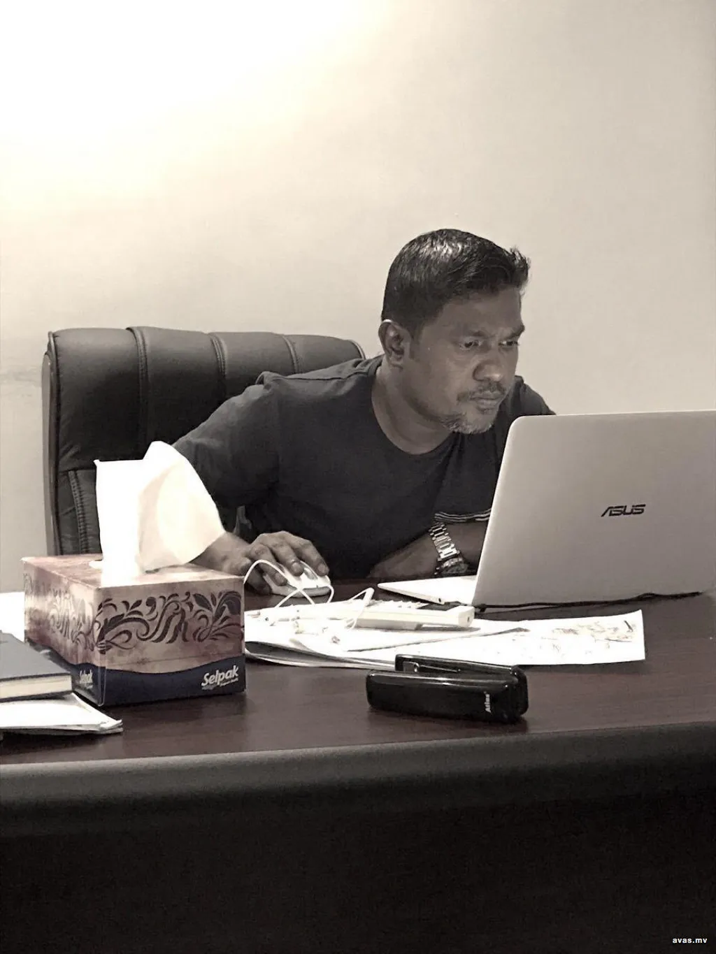 100 އަށް ވުރެ ގިނަ ދައުވާ އުފުލާފައިވާ މަންޑޭ ޝަރީއަތުގެ އަޑުއެހުންތައް ފަށައިފި