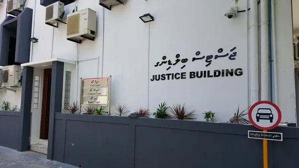 އުމްރާއަށް ނުގެންދިޔަ 6 މީހަކަށް ފައިސާ ދައްކަން އަސްކޮއި ގްރޫޕަށް އަމުރުކޮށްފި