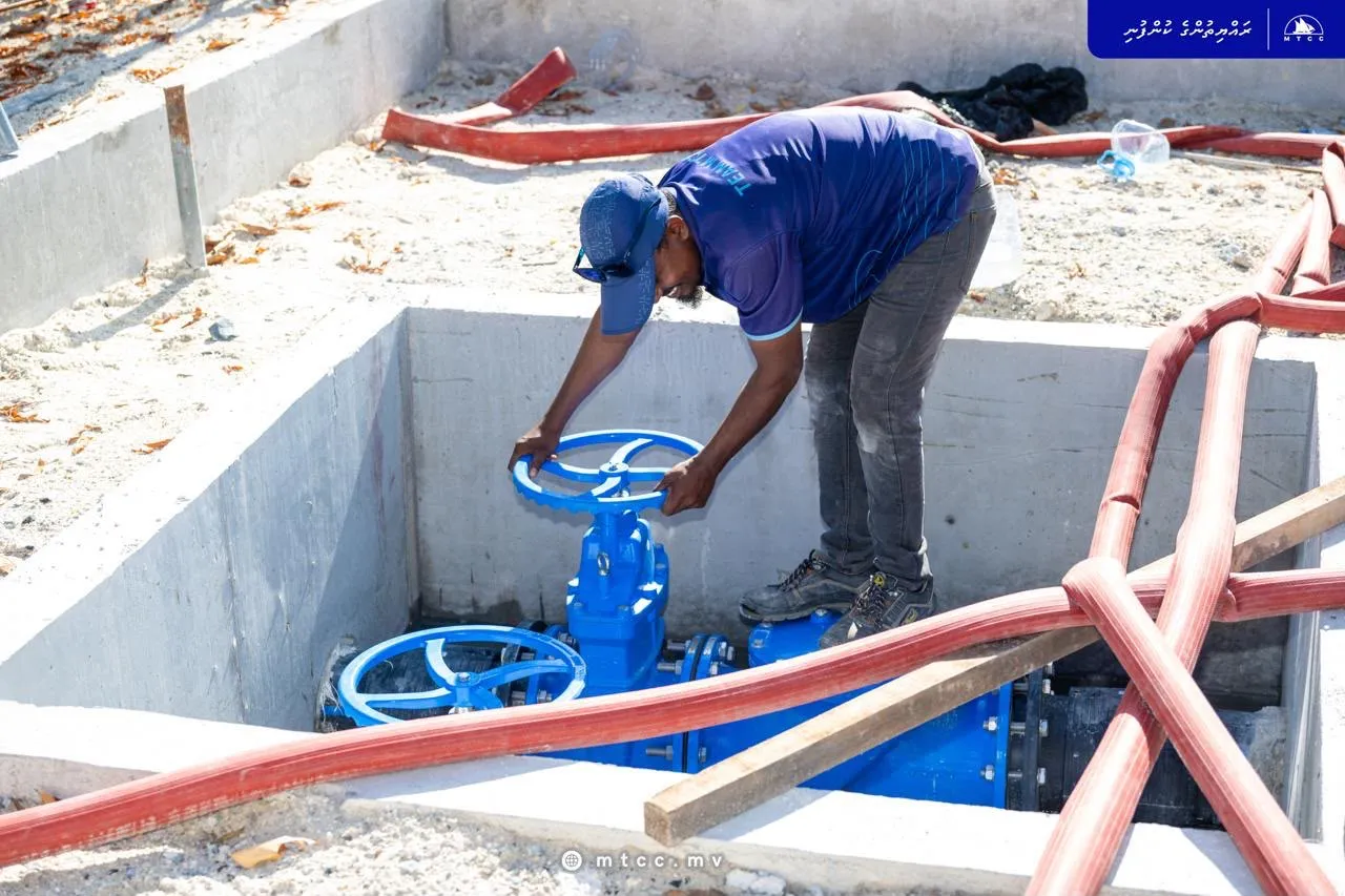ބޮޑުތަކުރުފާނު މަގުގައި ފެންބޮޑުވާ މައްސަލަ ހައްލުކުރުމަށް ހަރުކުރި ޕަމްޕް ސްޓޭޝަންތައް ބޭނުންކުރަންފަށައިފި