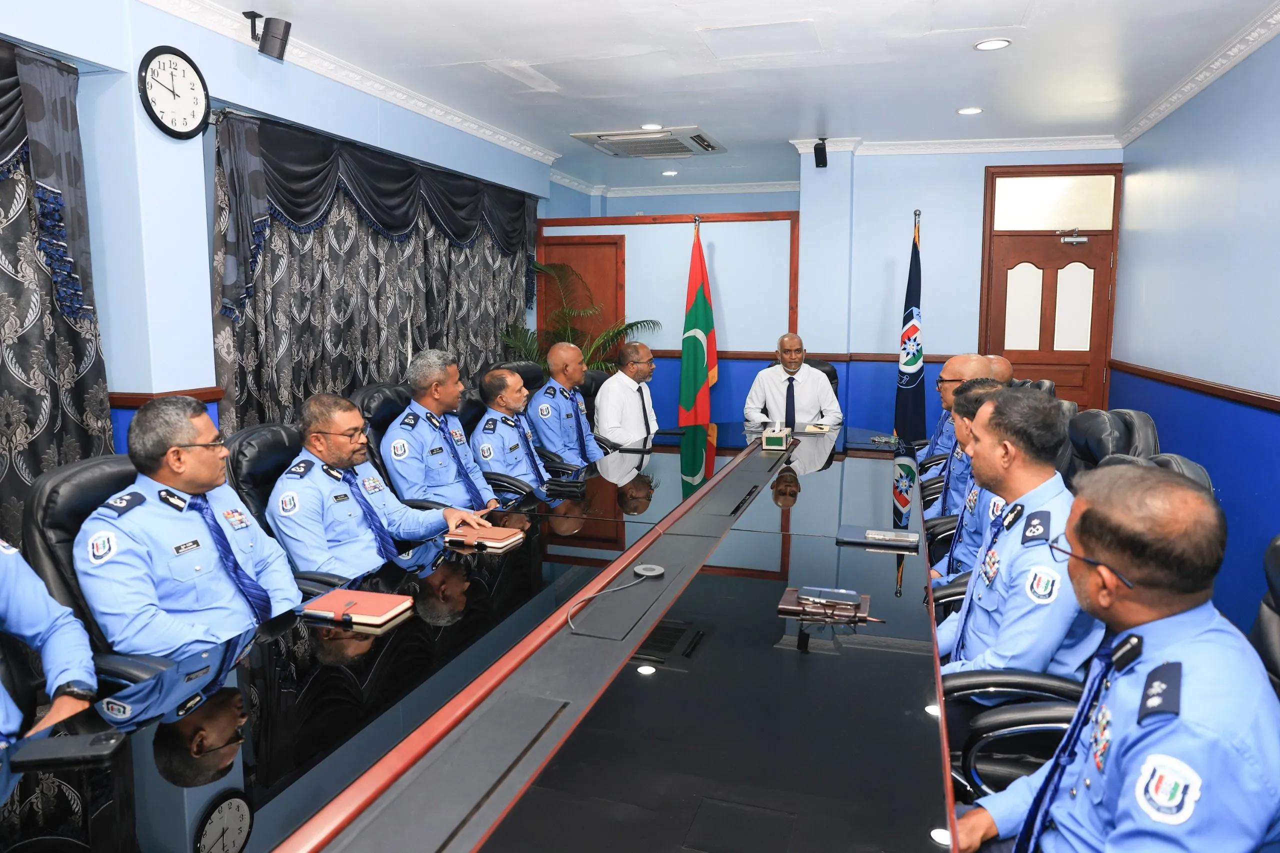 ފުލުހުންގެ އެގްޒެކެޓިވް މެނޭޖްމަންޓް ބޯޑާ ރައީސުލްޖުމްހޫރިއްޔާ ބައްދަލުކުރައްވައިފި