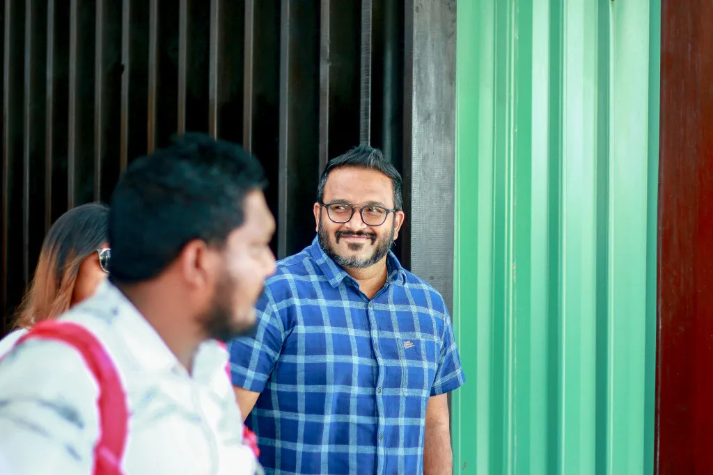އެމްއެމްޕީއާރްސީގެ ޚިޔާނާތް: އަދީބުއަތުން 150،000 ޑޮލަރު ހޯދި ކަމުގެ ތުހުމަތުގައި ކުންފުންޏަކަށް މަނީ ލޯންޑަރިންގެ ދައުވާ