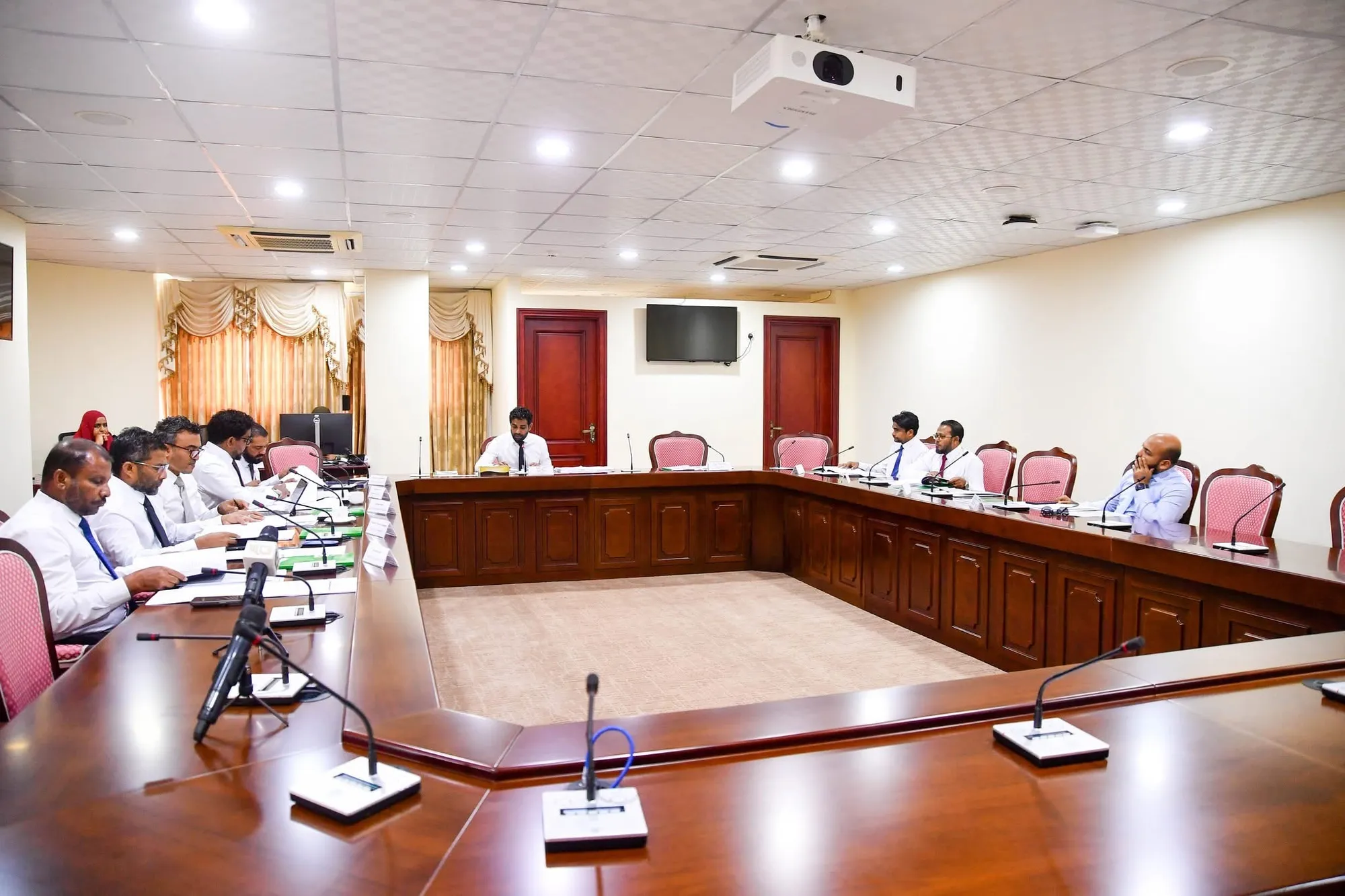 ޖުަޑިޝަރީ ކޮމިޓީގެ ބައްދަލުވުމުގެ ތެރެއިން: ފޮޓޯ/ މަޖިލިސް
